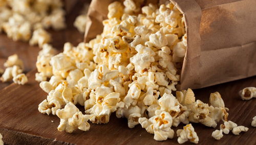 沒有大米沒有機器，孩子們用農副產品自制爆米花